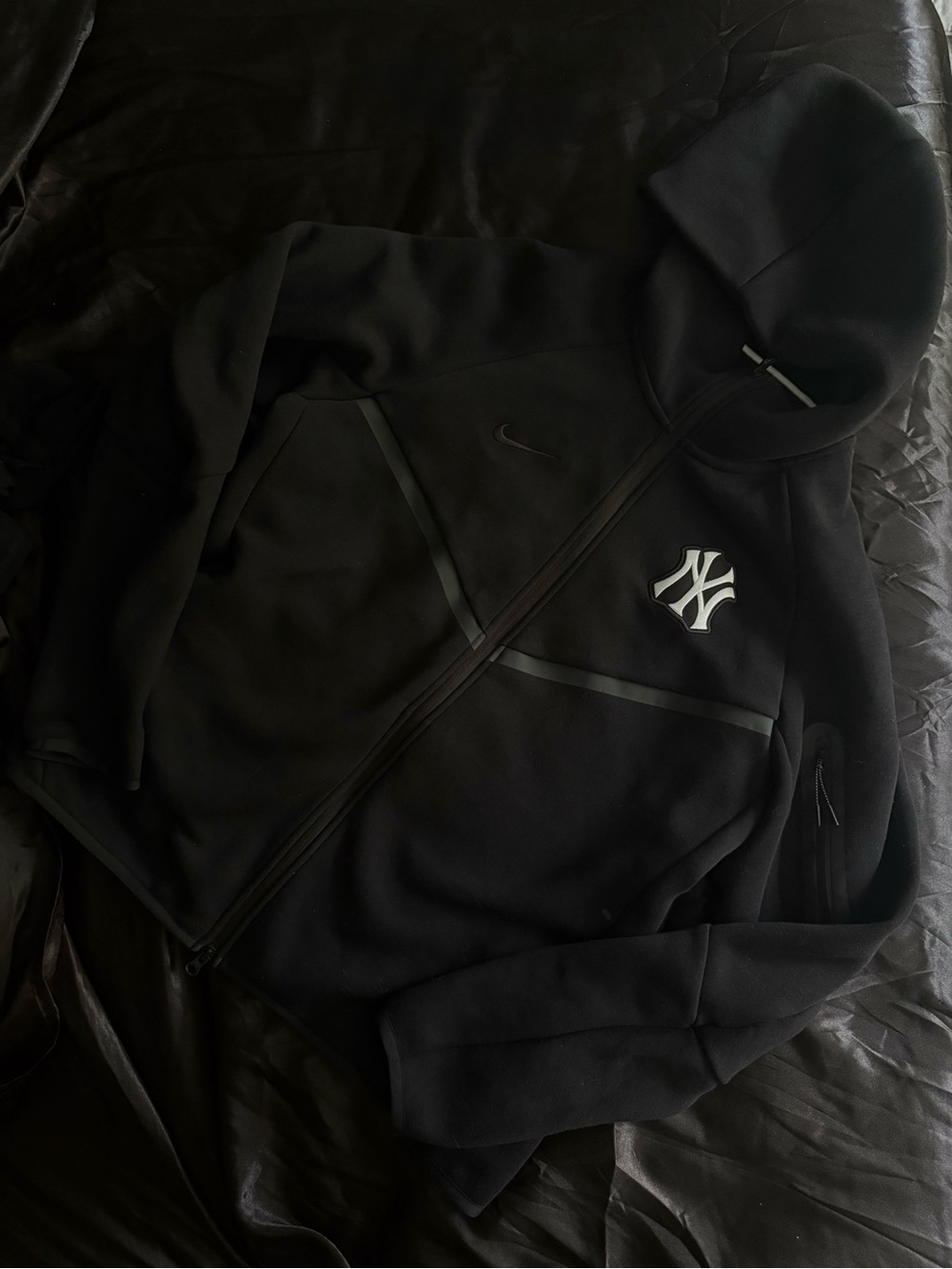 Nike Black Hooded Performance Jacket with NY Yankees Logo
